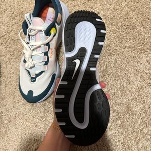Womens Nike react